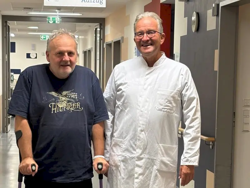 Prof. Dr. Stefan Sell mit Patient