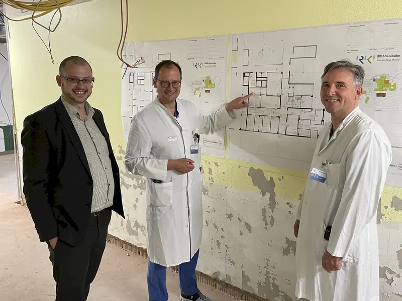 Fabian Bunzel, Dr. Stefan Pfeiffer und Dr. René Gulden freuen sich auf den Neu- und Ausbau der Endoskopie Mühlacker 
