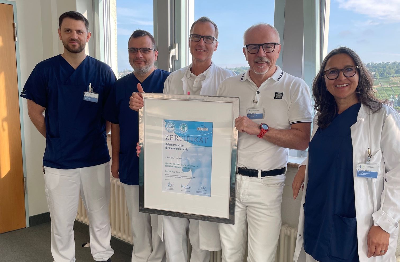 Prof. Dr. Dieter Birk und sein Team, Zertifikat Referenzzentren für Hernienchirurgie in Deutschland Prof. Dr. Dieter Birk und sein Team, Zertifikat Referenzzentren für Hernienchirurgie in Deutschland