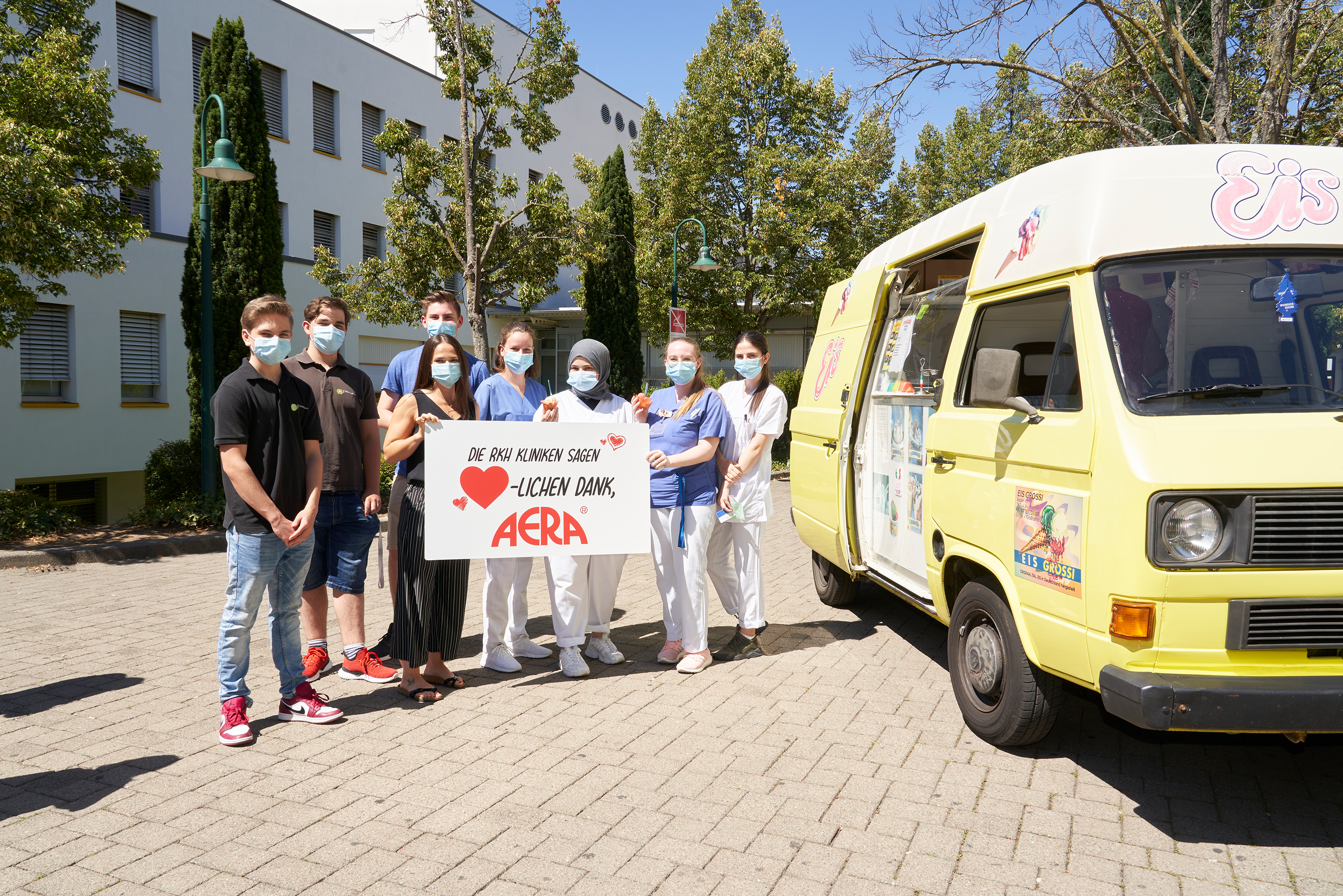 Spendenübergabe AERA Eiswagen